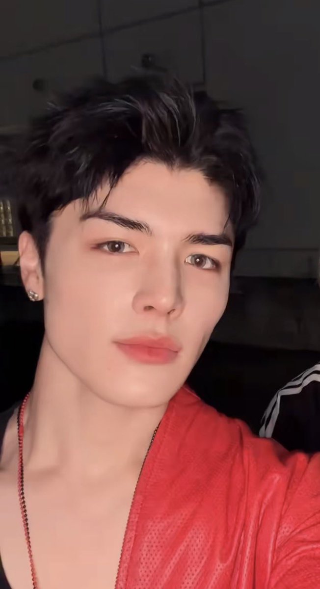 Can we talk about maki w his color ?!