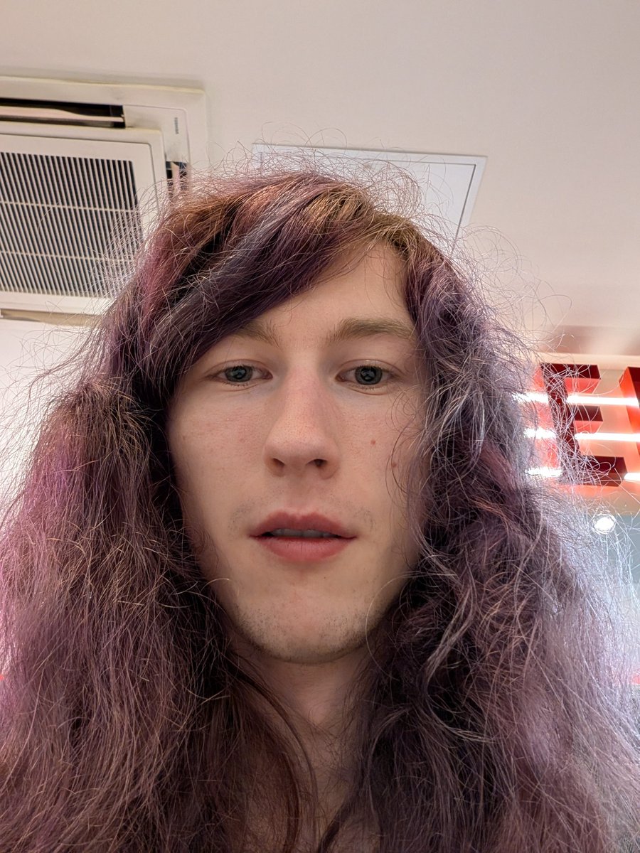 CoralineHecc tweet media