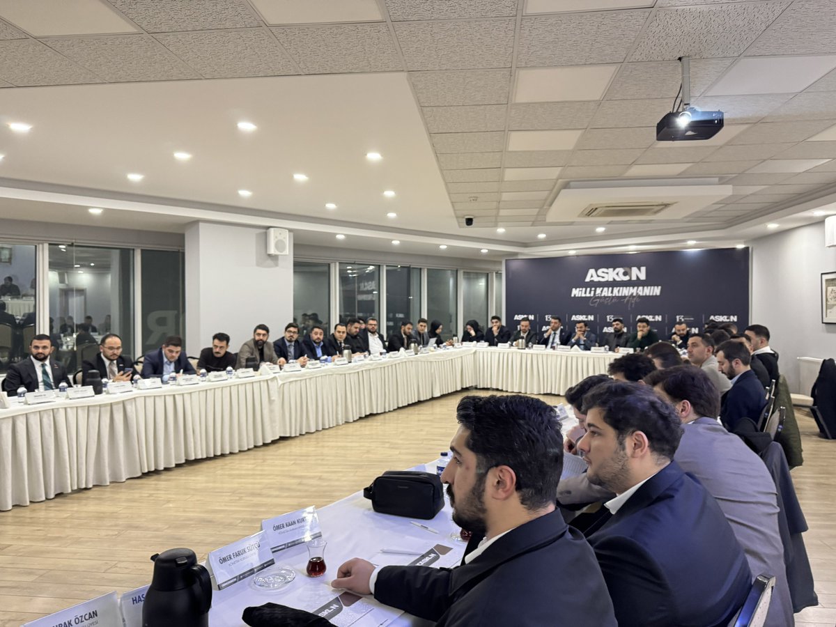 Genç ASKON olarak olağan icra ve yönetim kurulu toplantımızı gerçekleştirdik.

Toplantı kapsamında, gerçekleştirdiğimiz Teknopark ziyaretlerinin çıktıları ve uygulanabilirlik süreçleri değerlendirilmiş; ayrıca Ramazan ayı boyunca hayata geçirilmesi planlanan programlara ilişkin