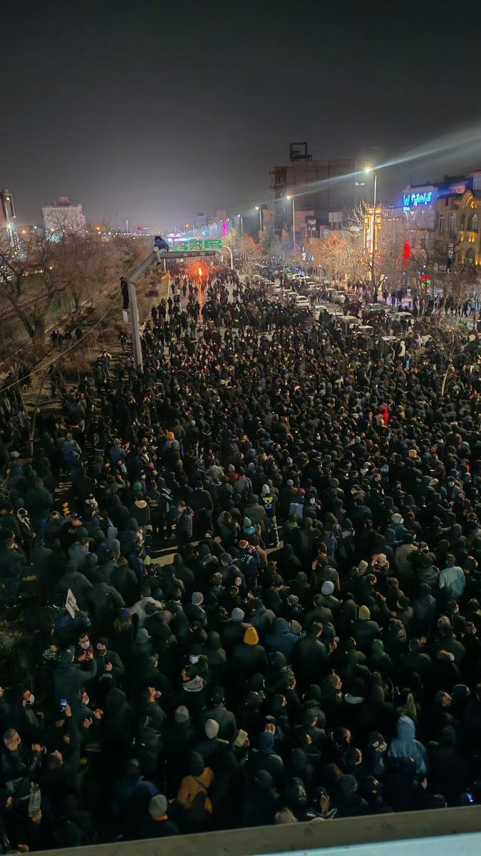 یک ماه پیش عجب صحنه‌های تاریخی خلق کردن ملت ایران.