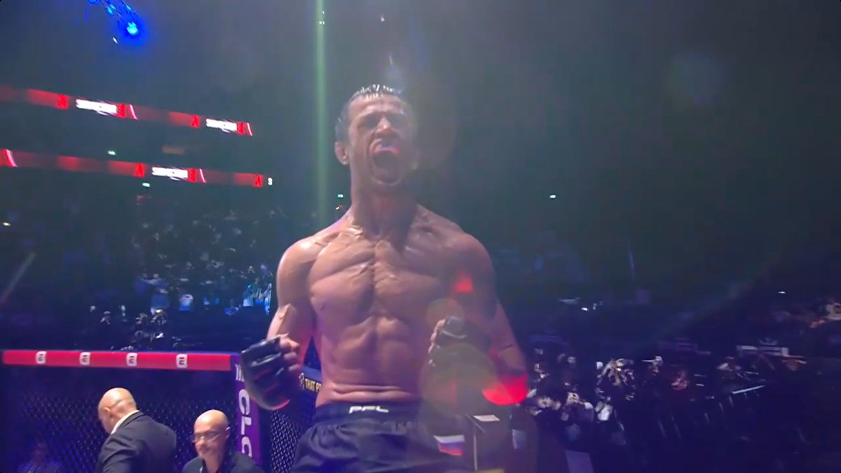 Usman Nurmagomedov (21-0) wygrał przez poddanie w trzeciej rundzie z Alfie Davisem (20-6-1) i obronił tytuł mistrza PFL w wadze lekkiej. 

Następny Archie Colgan (13-0)?

#PFLDubai