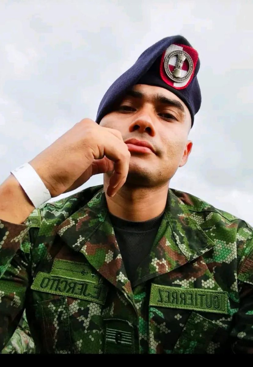 El soldado profesional Adrián Gutiérrez Yate, está desaparecido desde el pasado 26 de enero. 

Se encuentra adscrito a una unidad militar ubicada en Tolemaida. Tiene 12 años de carrera. ¿Qué se sabe <a href="/COL_EJERCITO/">Ejército Nacional de Colombia</a>? <a href="/mindefensa/">Mindefensa</a>  <a href="/PedroSanchezCol/">Pedro Arnulfo Sanchez S. Orgullosamente Colombiano</a> <a href="/COMANDANTE_EJC/">Mayor General Royer Gómez Herrera</a> Nadie dice nada.