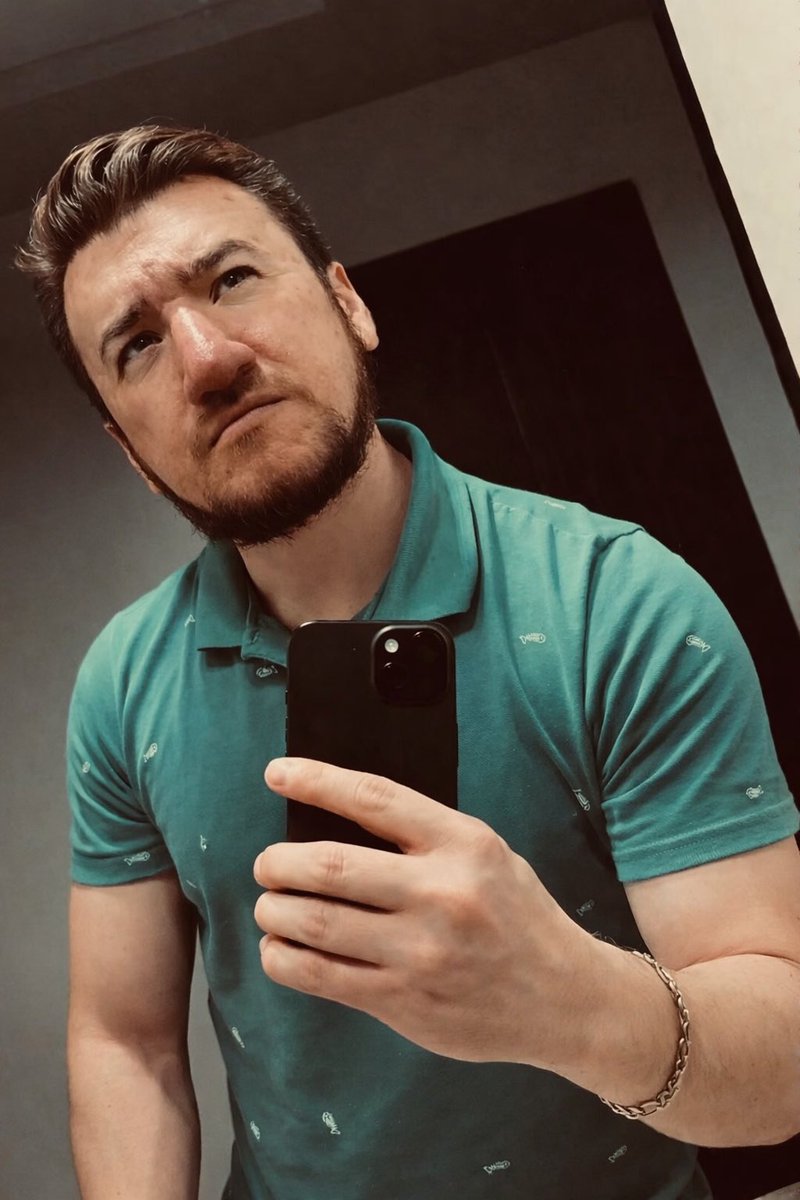 Con el paso de los años he aprendido que si alguien  me dice algo que sé que está mal lo corrijo. Si sigue pensando igual después de lo que le dije , le doy la razón . #QueChingadosMeImporta