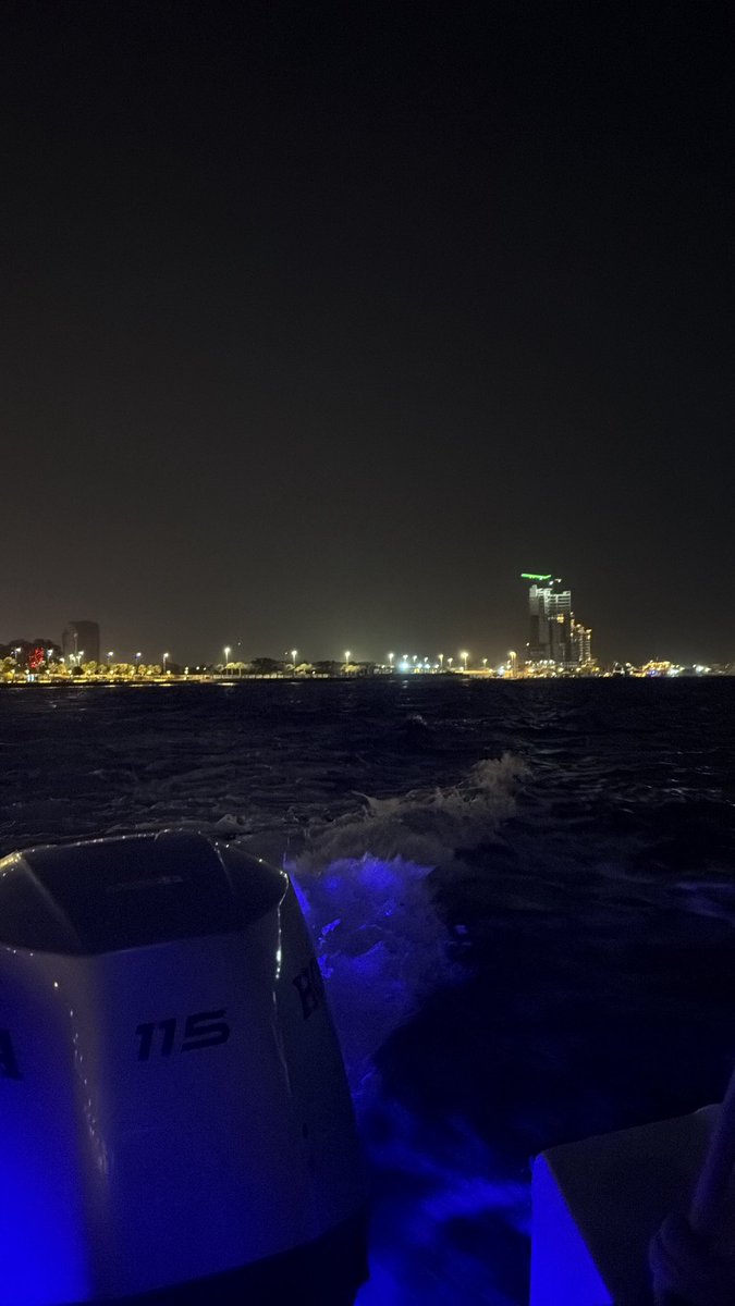 ihwidax's tweet photo. اسقي كل البحر من طلك عذوبه🤍🌊 https://t.co/rsOtDh3JHO