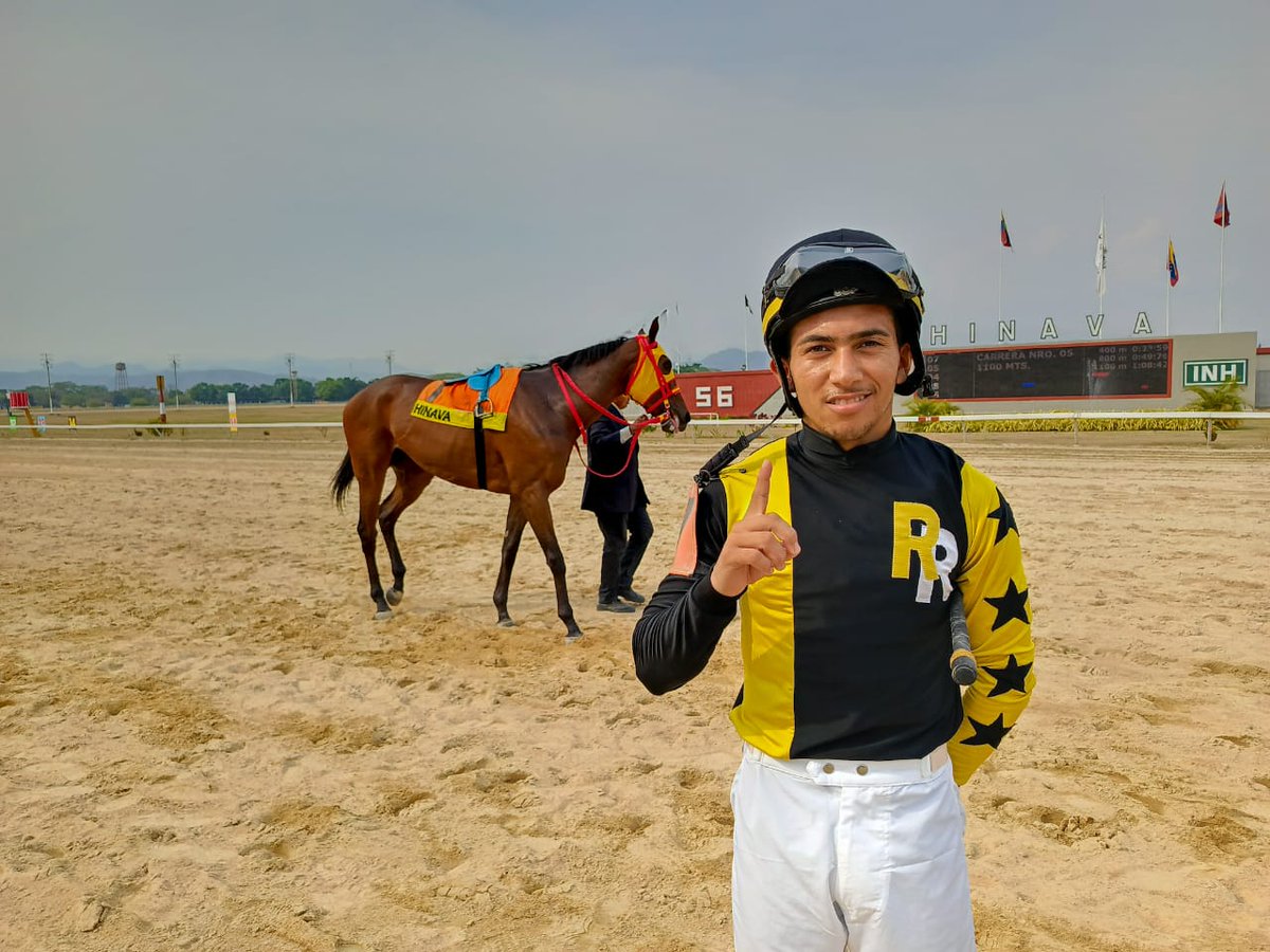OficialHinava's tweet photo. Fotos 📸| En la 3era. válida para el 5y6 triunfó el caballo "Animal Jungle" (7), con la monta del jinete profesional, Hemirxon Medina y el entrenamiento de Henfrick Alayón G.   

▫️ En el segundo lugar llegó "Tapital" (5).   

#Hipismo https://t.co/nV5LVVAMUJ