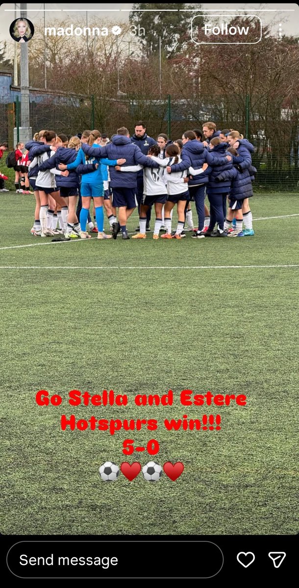 spurswomenblog's tweet image. Is that seriously the OG Material Girl supporting her daughters playing for @SpursWomen academy? 🤯🤯