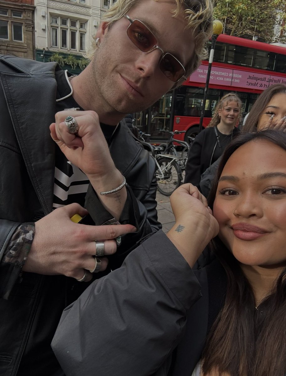 ke ౨ৎ on tour tweet media