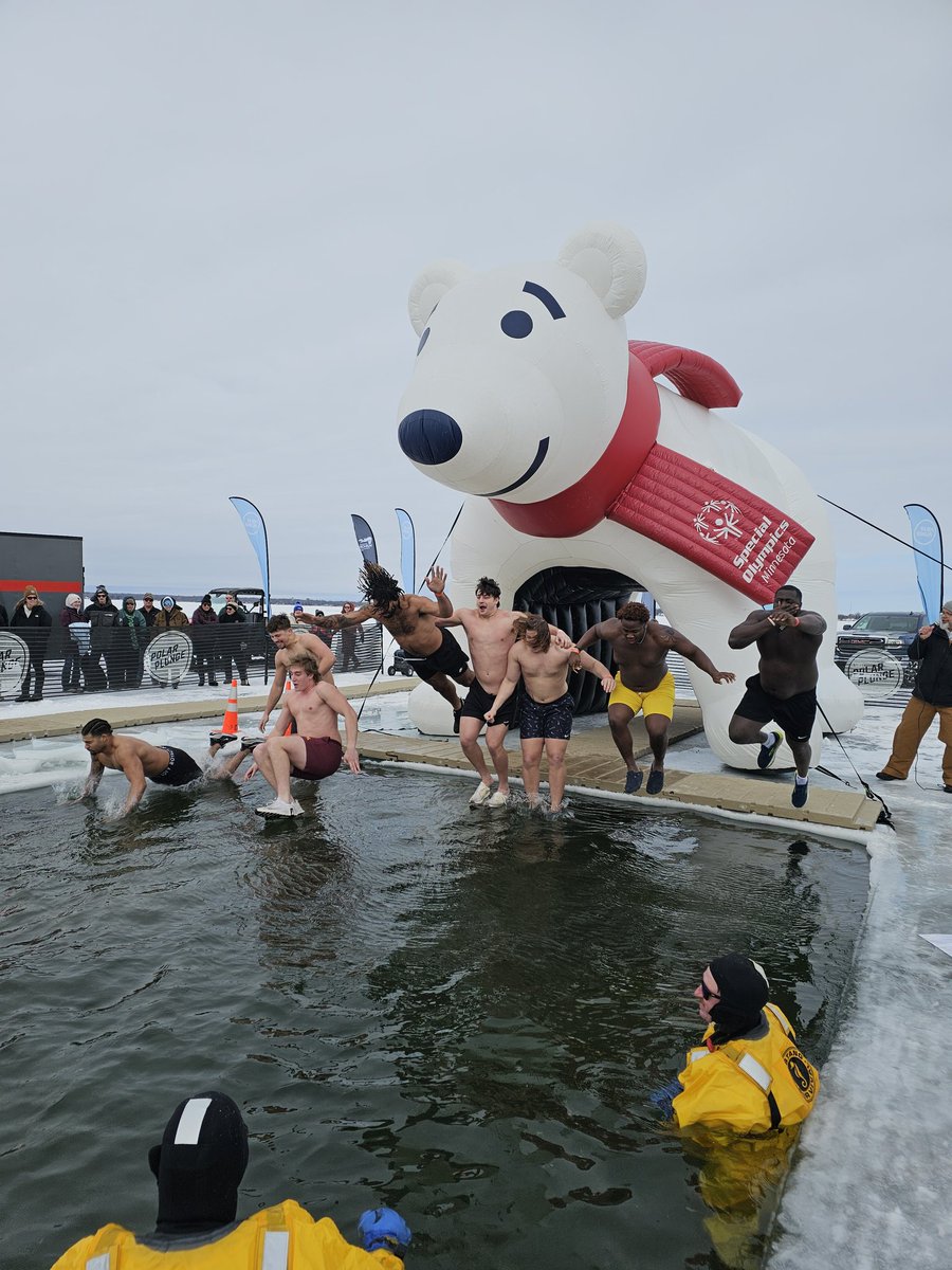 OtterTailCounty's tweet image. 8 @GopherFootball players took the @PlungeMN on Otter Tail Lake today.
Jaxon Howard 
Anthony Smith 
Rhett Hlavacka
Tj Bush
Abu Tarawallie
Sam Macy
Collin Hansen
Theo Randall 
We are proud sponsors of @GopherSports and proud partners of @DTAthletes #RTB〽️ #SkiUMah #Minnesota