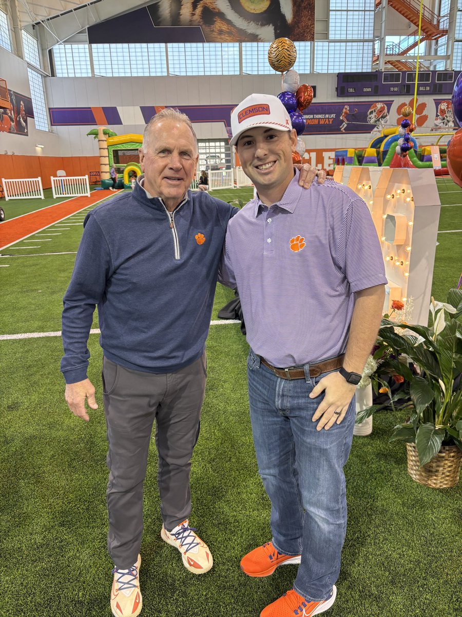 CoachLariscyWH3's tweet photo. A Mentor. A Friend. @7jackleggett #TheDif🤏🏻 #Seven https://t.co/hZckO8dILz