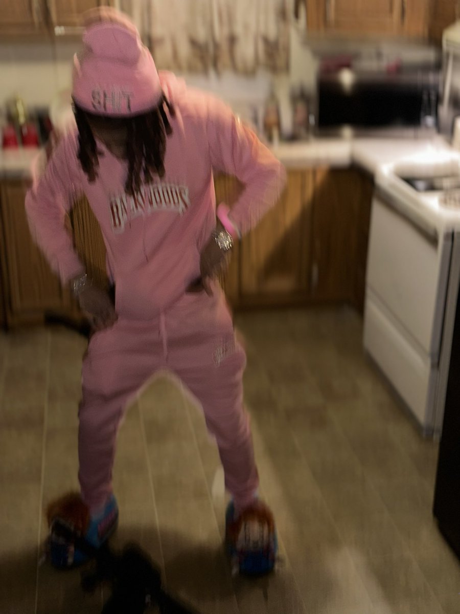 lilwhite2xx's tweet photo. They Say Real Men Wear Pink🩷😎 https://t.co/kfNi3yMgFo