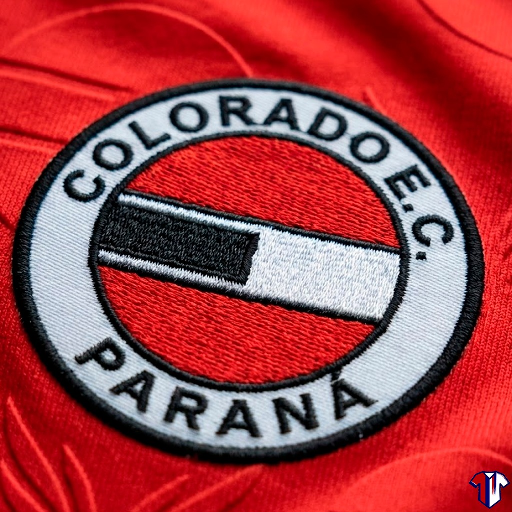 O BOCA NEGRA VIVE! 🔴⚫

A 7ª camisa da Valente Origens honra o Colorado EC, campeão de 80! 

O vermelho vibrante com textura exclusiva traz a alma do gigante que, com o Pinheiros, originou o nosso Paraná Clube

História e design juntos. 🔥
#ParanáClube #ValenteOrigens