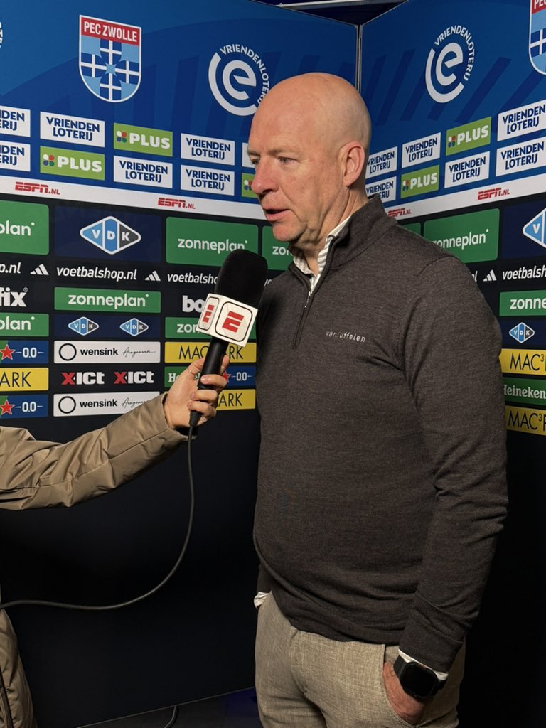 PECZwolle's tweet photo. HvdV: ,,We begonnen nog wel aardig, maar we hadden het vandaag gewoon niet. De ploeg wilde er wel alles aan doen om voor de winst te gaan, dat moet ik ze nageven. Alleen was het op het laatst ook veel te naïef, want dan moet je dat punt gewoon vasthouden.”
#pecvol #peczwolle https://t.co/KxeMyAVydl
