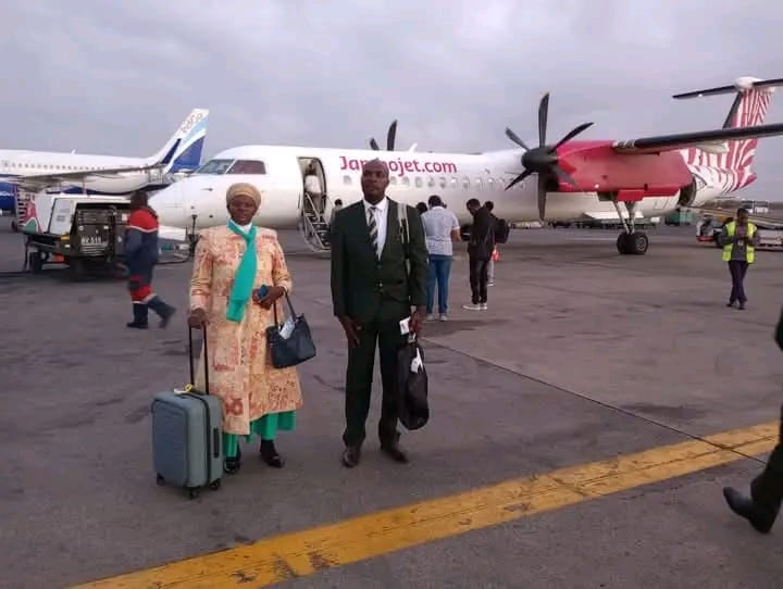 bravinkibe19156's tweet photo. The most awaited celebration of the century; that of the HIV turning negative in South Africa lab. Millicent Awino at airport. 
The  testing is still going on. Weuh! We will celebrate until we enter into glorious kingdom of God #FebWordExpo https://t.co/1aWJ72KDu2