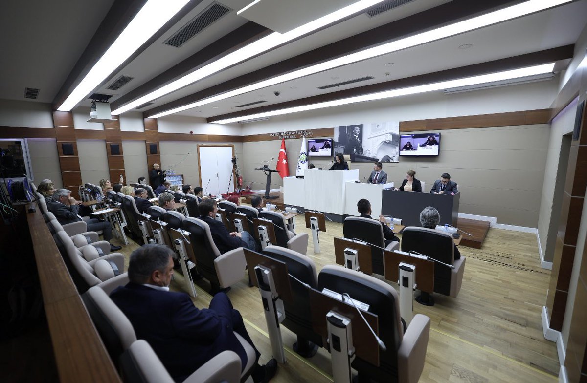 Bakırköy Belediyesi Şubat ayı son meclis toplantımızı tamamladık. Alınan kararların ilçemize ve Bakırköy lü hemşehrilerimize hayırlı olmasını temenni ediyorum.
<a href="/abdullahozdemir/">Abdullah Özdemir</a> <a href="/AvAhmetKuran/">Av.AHMET FARUK KURAN</a> <a href="/halimaksu/">Abdulhalim Aksu</a> <a href="/yasirceliktr/">Yasir Çelik 🇹🇷🇹🇷🇹🇷</a> <a href="/alperenbozdg/">Alperen</a> 
<a href="/GiyaseddinGergn/">Gıyaseddin Gergin</a> <a href="/AyanNilhan/">Nilhan AYAN</a> <a href="/mustafademir/">Mustafa Demir 🇹🇷</a>