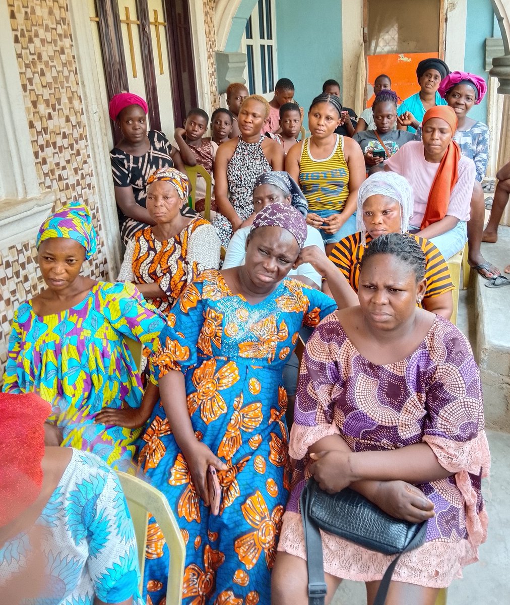 rhodasereneCFDN's tweet photo. Community ambassadors Isale-Oro, Ogba, Lagos, were sensitized on the dangers of #FGM. Survivors shared their experiences in a safe space, while girls were also engaged to promote early awareness. #ZeroTolerance #February6 #Towards2030 https://t.co/Ff19RKtpSs