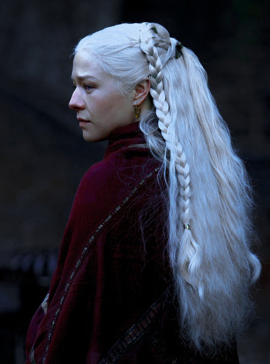 daemyraupdates's tweet photo. the peak of the valyrian beauty https://t.co/zqySXPlyiZ