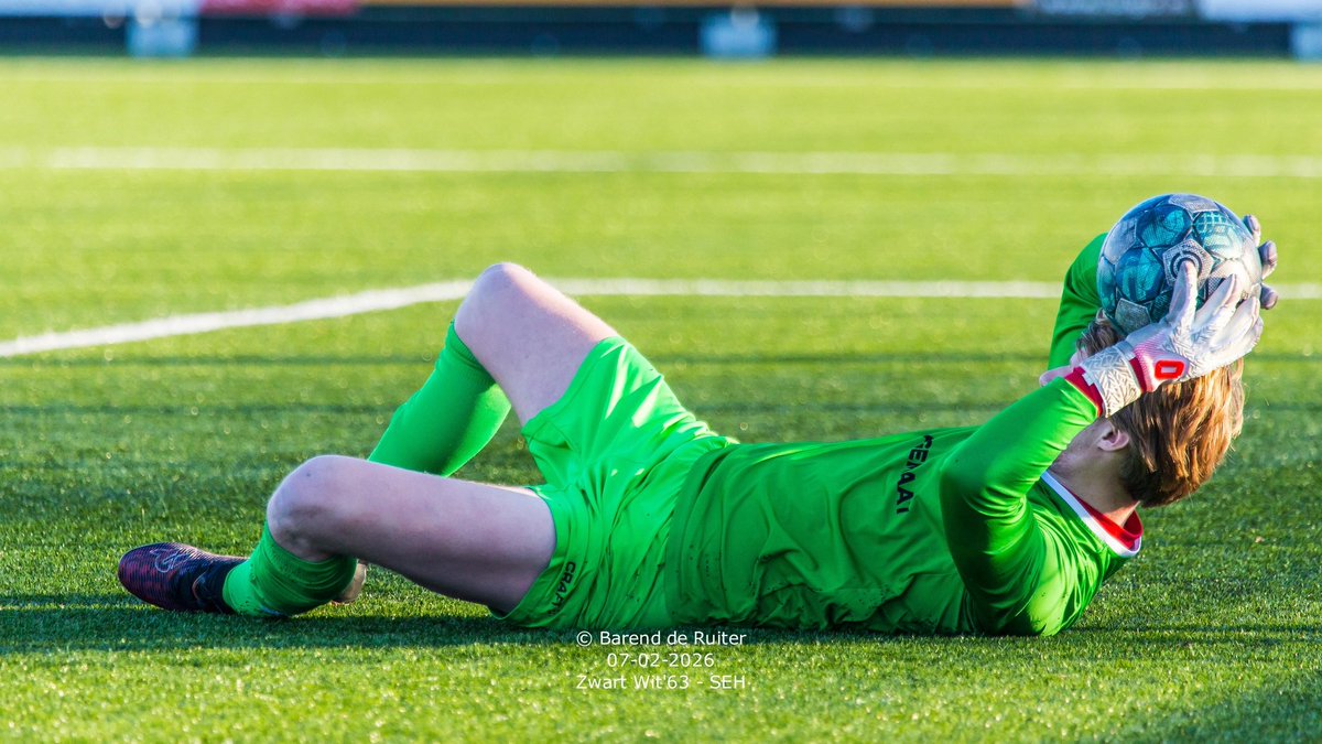vvSEH's tweet photo. 💙🤍UITGEBREID VERSLAG EN FOTO'S: SEH pakt knap punt in Harderwijk (0-0).
Lees en bekijk meer @ https://t.co/kf4ebIzxnY
@vvzwartwit63
📸Barend de Ruiter
#oost3N #competitie #spannendepot #zwseh #heteerste #wijzijnseh https://t.co/uUGEt4qBCf