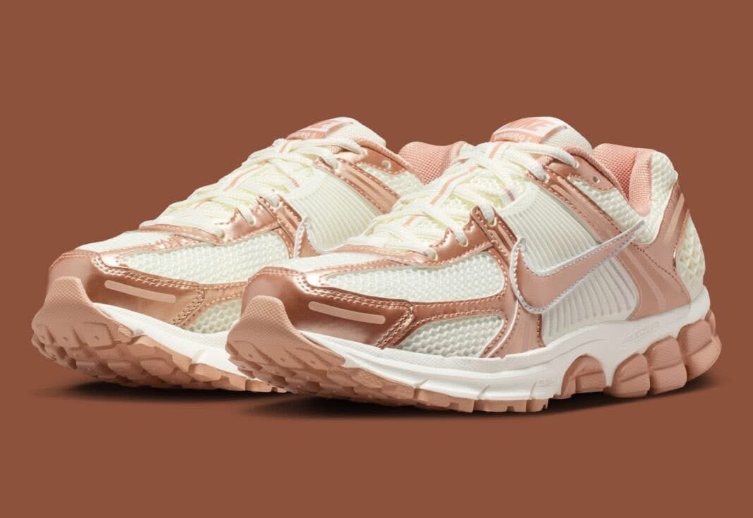 layxsnv's tweet image. Rose Gold Nike Vomeros will drop on the 12th 😍