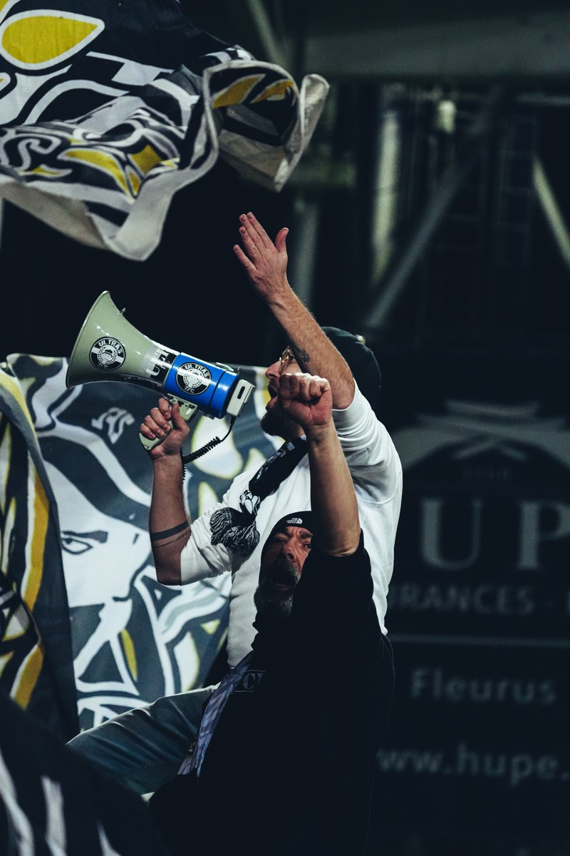 SportCharleroi's tweet photo. Tomber, apprendre, se relever, ensemble ! 👊
#CHACER #NapoleonScore ⚫️⚪️ https://t.co/WUwjoFxN12