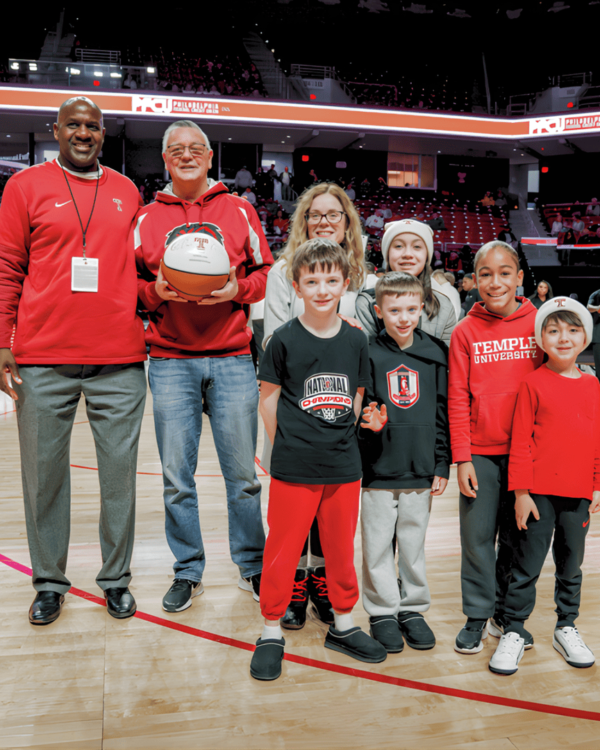 InsidePFCU's tweet image. Back in January, PFCU cheered on our local college basketball teams 🧡

We joined players, coaches, and our PFCU team for on-court presentations and shared giveaways with fans. It’s always a joy to support our members and community!

#TempleOwls #StJosephsHawks #PFCU