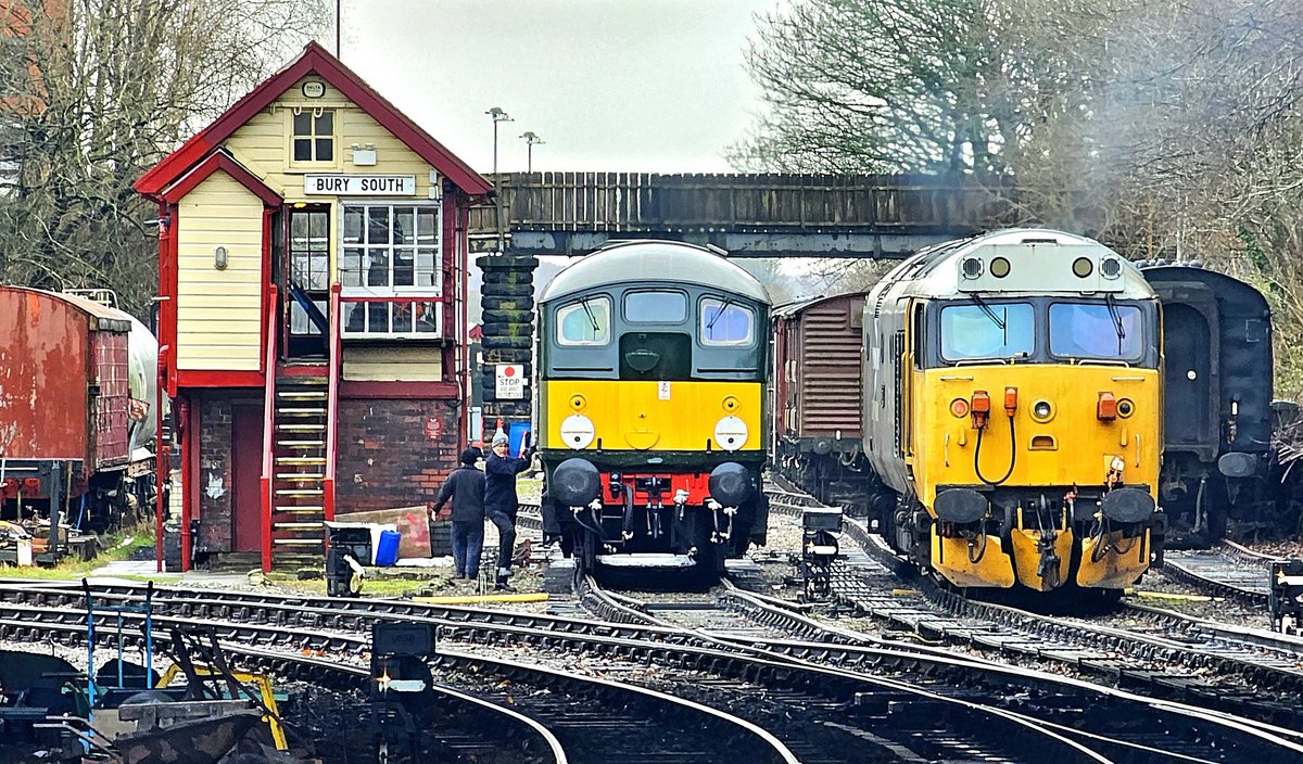 Harrod15S's tweet image. 50017 'Valiant' &amp;amp; D5054 (Renumbered D5053) next to Bury South signal box awaiting their next workings at today's ELR Winter Warmer day #class50 #class24 #trains #EastLancashireRailway