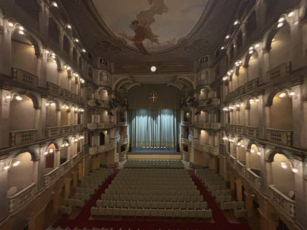 今日のリハーサルはTeatro Fraschini にて！