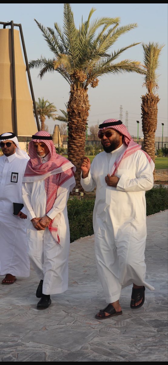 #الدكتور_عبدالرحمن_السويلم
قصة ملهمة في البذل والعطاء 
( سنكتب ما قدموا وآثارهم ) 
رحمه الله رحمة واسعة