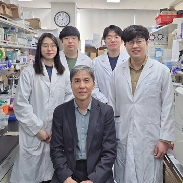 UtopicPosts's tweet photo. Ever since the USA left the World Health Organization,
6 cancer treatments have been announced so far in 2026:

🇷🇺 Russia (cancer research)
🇯🇵 Japan (teeth regrowth trials)
🇲🇽 Mexico (HPV research)
🇪🇸 Spain (pancreatic cancer study)
🇧🇷 Brazil (earwax cancer detection)
🇰🇷 South Korea (cancer cells manipulation)