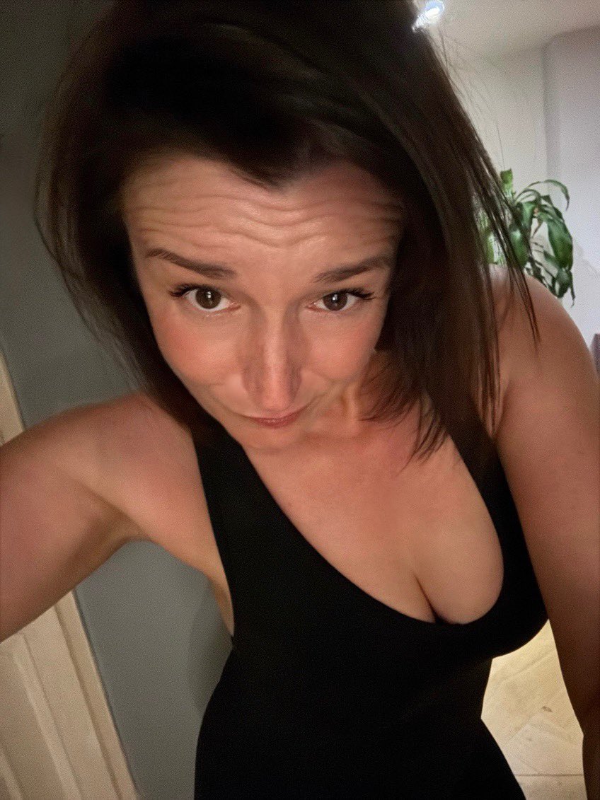 KirstieLouCarr's tweet photo. 10 and 13 weeks to ultras 41 and 42, absolutely can’t bloody wait……and errrrrr, the excitement has resulted in plans for ultras 43 and 44……obsessed? Totally! 😜 Not bad for an old bird with a hip replacement! #fitat47 https://t.co/Yejh4w3tGQ