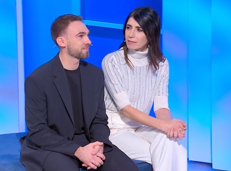 Puntata registrata appena due giorni fa e mandata subito in onda 

Fonte <a href="/amicii_news/">AMICI NEWS</a> #cepostaperte