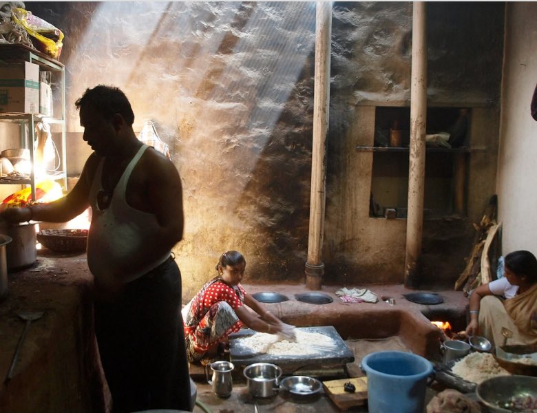 #ManosUnidasCampaña2026: #Declaralaguerraalhambre.
Una llamada urgente a combatir las causas profundas de la violencia y a apostar por un desarrollo justo como camino imprescindible hacia una paz real y duradera. El hambre es un arma silenciosa más letal que las armas de guerra y