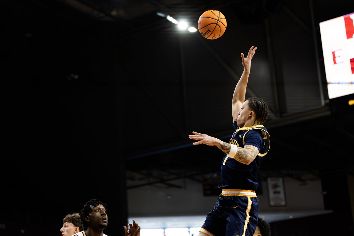 DrexelMBB's tweet photo. Dragons top Phoenix, 82-77  

Full Recap | https://t.co/73mON8832Z https://t.co/U9P3SzvU10