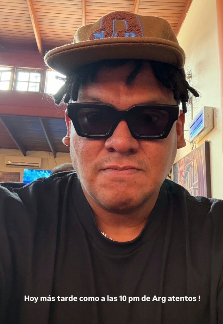 Xross, productor de Maria Becerra vía stories de Instagram: – "Hoy más tarde, como a las 10pm argentina ATENTOS!". 👀
 
¿Se viene su álbum en el cuál está Maria Becerra? o será otra cosa...