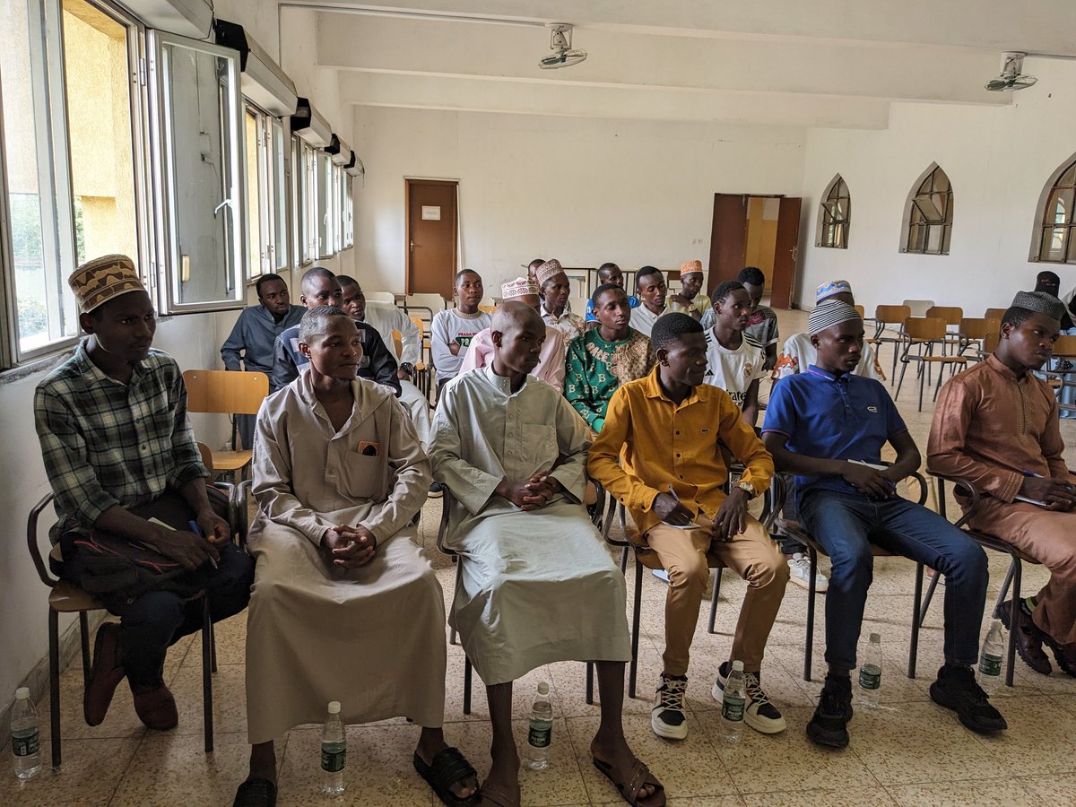 aemub2009's tweet photo. Former la jeunesse, c’est protéger l’avenir.Le 07/02/2026, l’AEMUB a réuni 50 jeunes au Markaz de Buja pour une formation sur le rôle et la responsabilité de la jeunesse musulmane face aux défis actuels.
👉Une jeunesse instruite, encadrée et occupée est une jeunesse forte.
#AEMUB https://t.co/aTyfnSI0ip