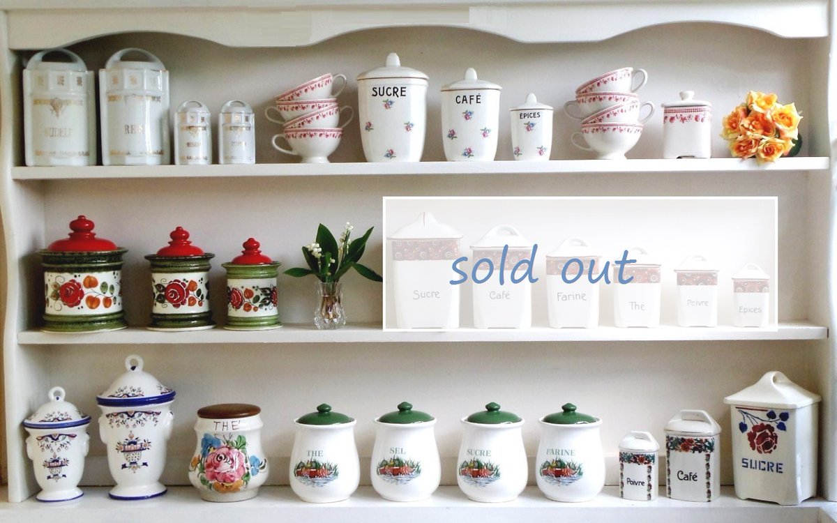 VintageFindsFR's tweet image. Collection of several vintage retro faience and ceramic jars, farmhouse kitchen canisters. Hand-painted and transferware floral designs. Various Set include sugar, flour, coffee, tea, pepper, salt, and herb storage containers. #kitchenstorage #FrenchVintage DM for info 📧