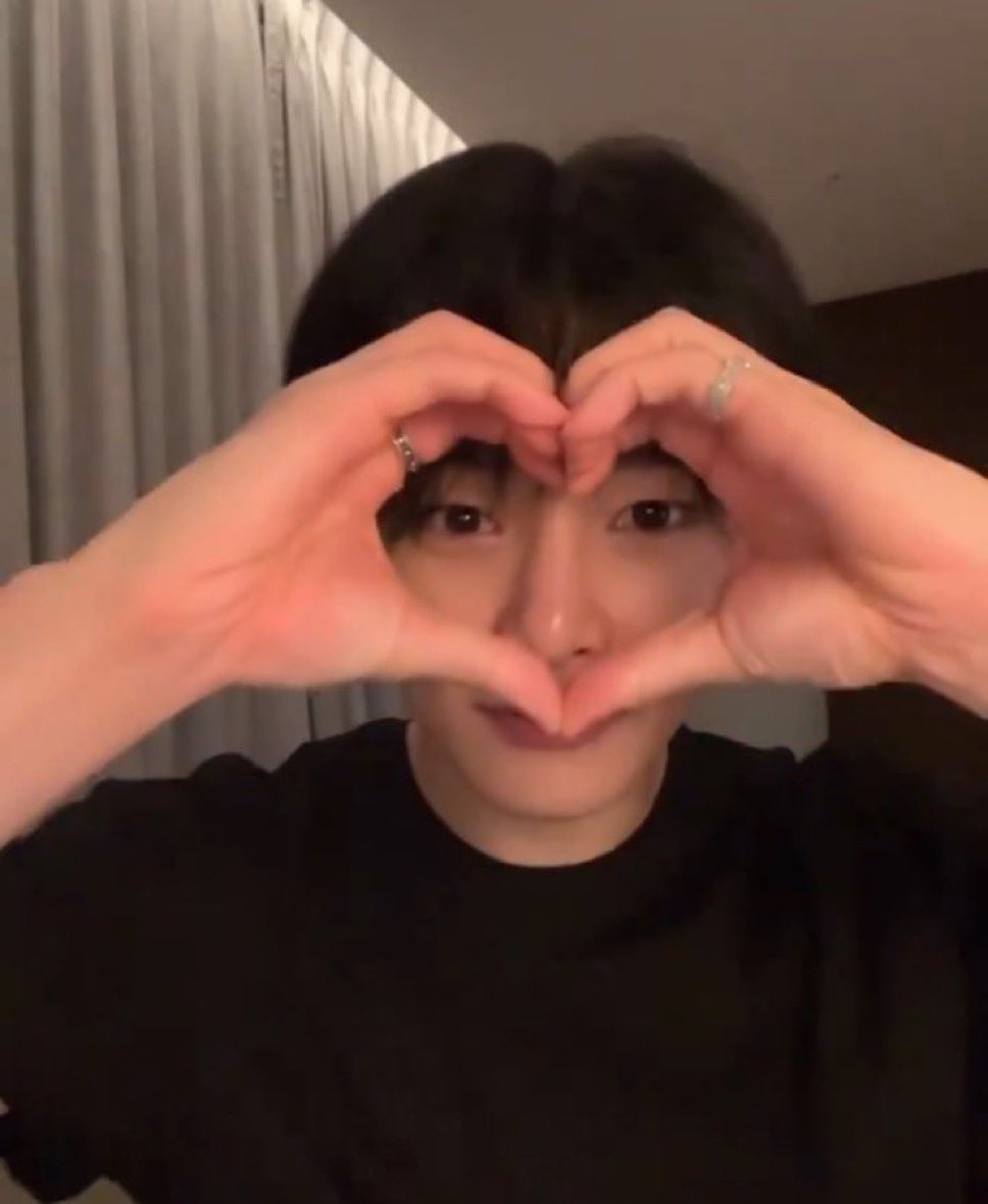 아기빵 생일 축하해🫶🏻

#이엔이_사랑으로_반죽하는날
#INfinityWithJeongin #HappyINDay