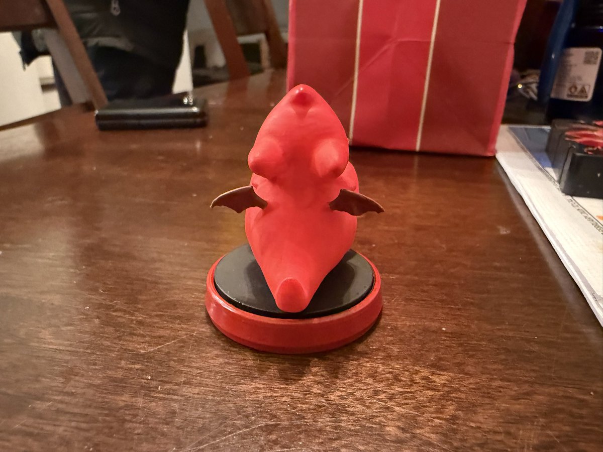 Here is a final version of my Dorin amiibo. This one was smoothed and painted better than my prototype.