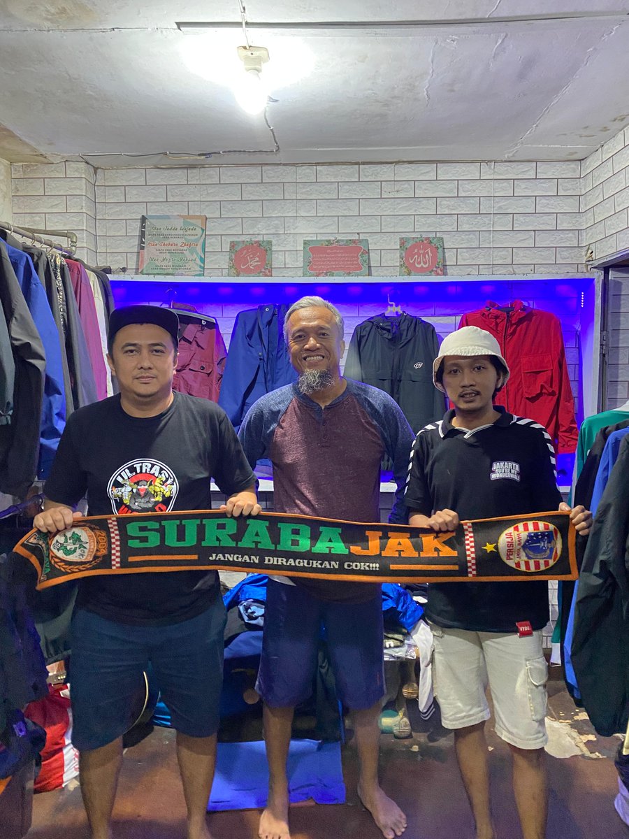 Ngobrol santai malam di temani gerimis