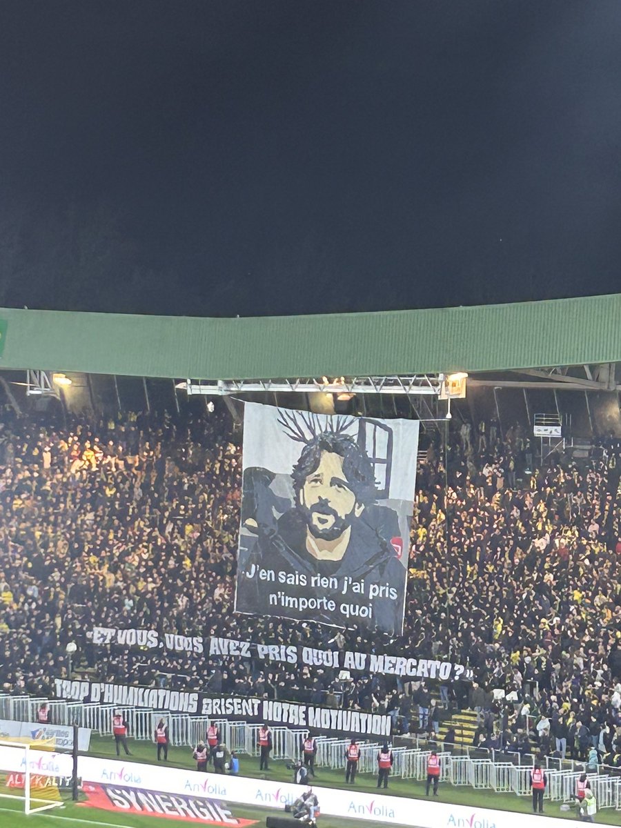 UltrasMadeinFR's tweet image. ⚽ Nantes - OL 
📢 Le message de la Brigade Loire pour Franck Kita, directeur général du FCN !
📆 Samedi 7 février
📸 @FourrierJules

#FCNOL