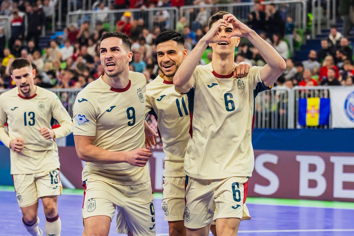 España rompe la mayor sequía sin títulos de su historia desde su debut como selección española (abril de 1982) después de una década (¡10 años!), el tiempo que ha separado la séptima de la octava Eurocopa (febrero de 2016 - febrero de 2026). Se ha hecho larguíiiisimo.