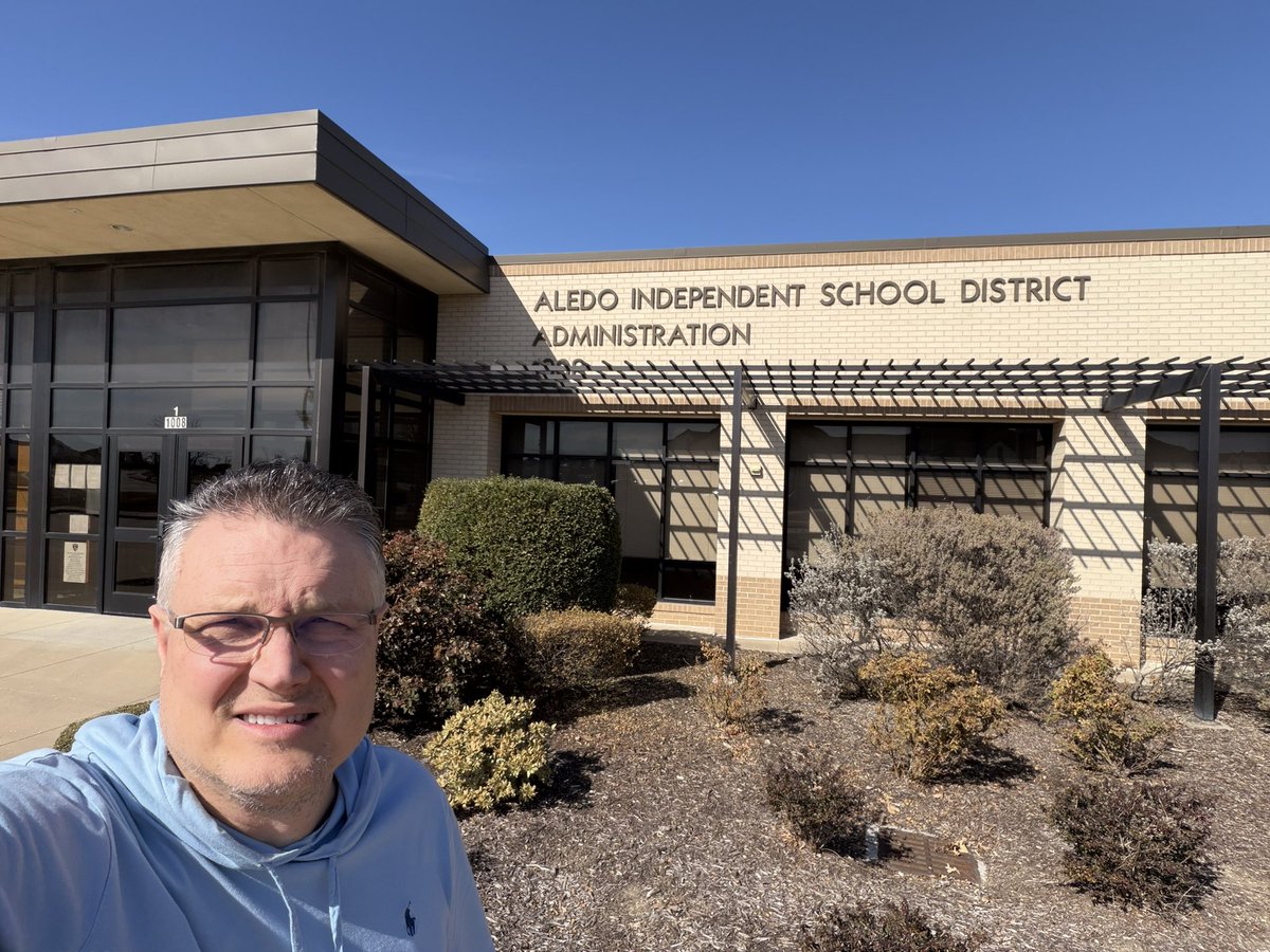 Stopped through Aledo to see my brother and went by <a href="/AledoISD/">Aledo ISD</a> to send positive thoughts to my friend and colleague - Dr.  Susan Bohn.  She’s done a great job as their superintendent.  Keep charging my friend!