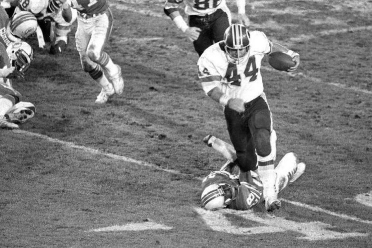 QuinnSJordan's tweet photo. The Mt Rushmore of the Washington Redskins…
Slingin Sammy Baugh 
Sonny Jurgensen 
The Diesel John Riggins 
Darrell Green
#HTTR https://t.co/UsJylGnn5i