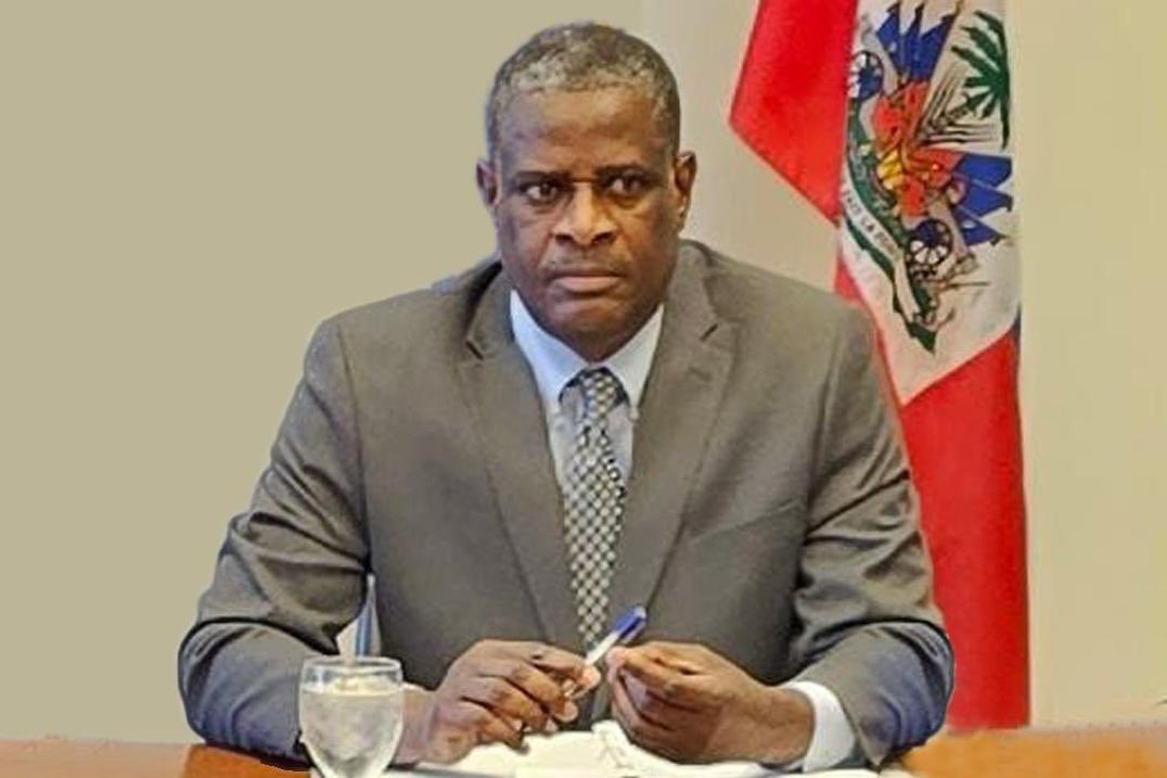 BohioMedia's tweet photo. Le ministre de l’Économie et des Finances, Alfred Fils Metellus, a été révoqué à l’issue du premier Conseil des ministres. Le Premier ministre Alix Didier Fils-Aimé assurera l’intérim à la tête du MEF. https://t.co/fDlNCuYwcM