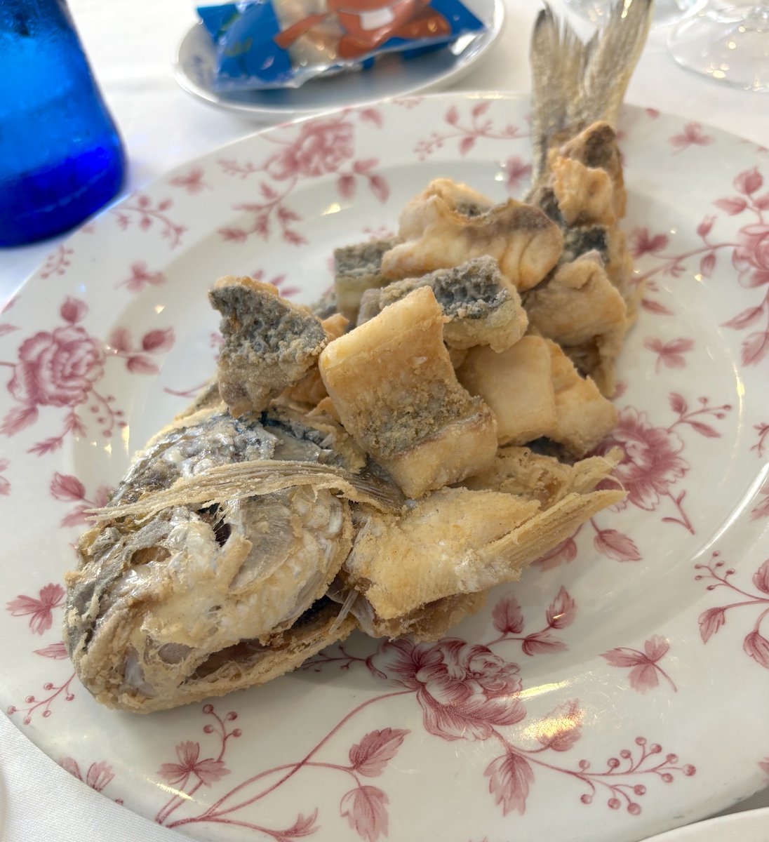 ricardsampere's tweet photo. M’havia de passar a mi… estada per Cadis coincidint amb les #borrasques 😅. Tot i això, hem anat fent entre #tabancos, #freiduries i algun clàssic com #ElFarodeCadiz. Si feu clic 👇, teniu la crònica. https://t.co/I4vCYtrZio https://t.co/4upjmtmDwL