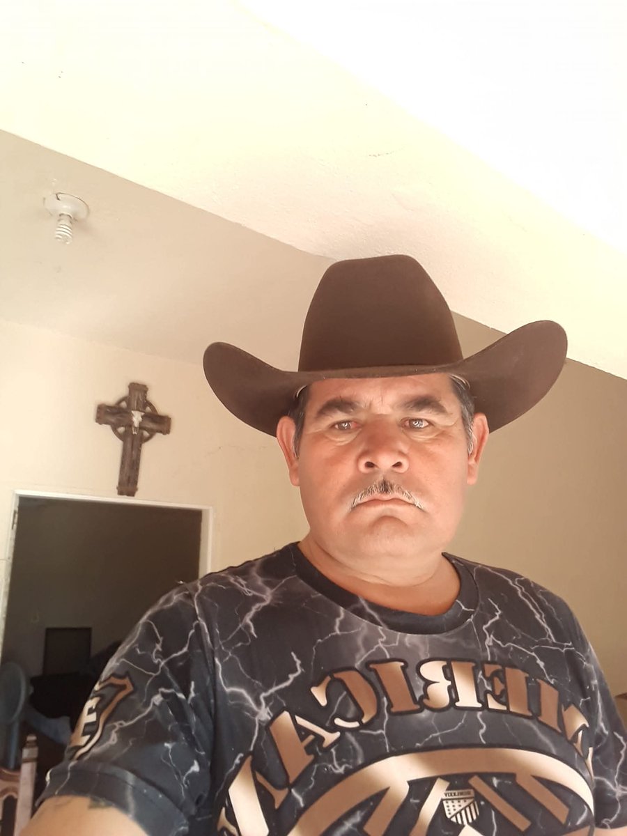 Russell80's tweet photo. Otro rico madurito 🤤🤤 https://t.co/nCJoYMdUTk