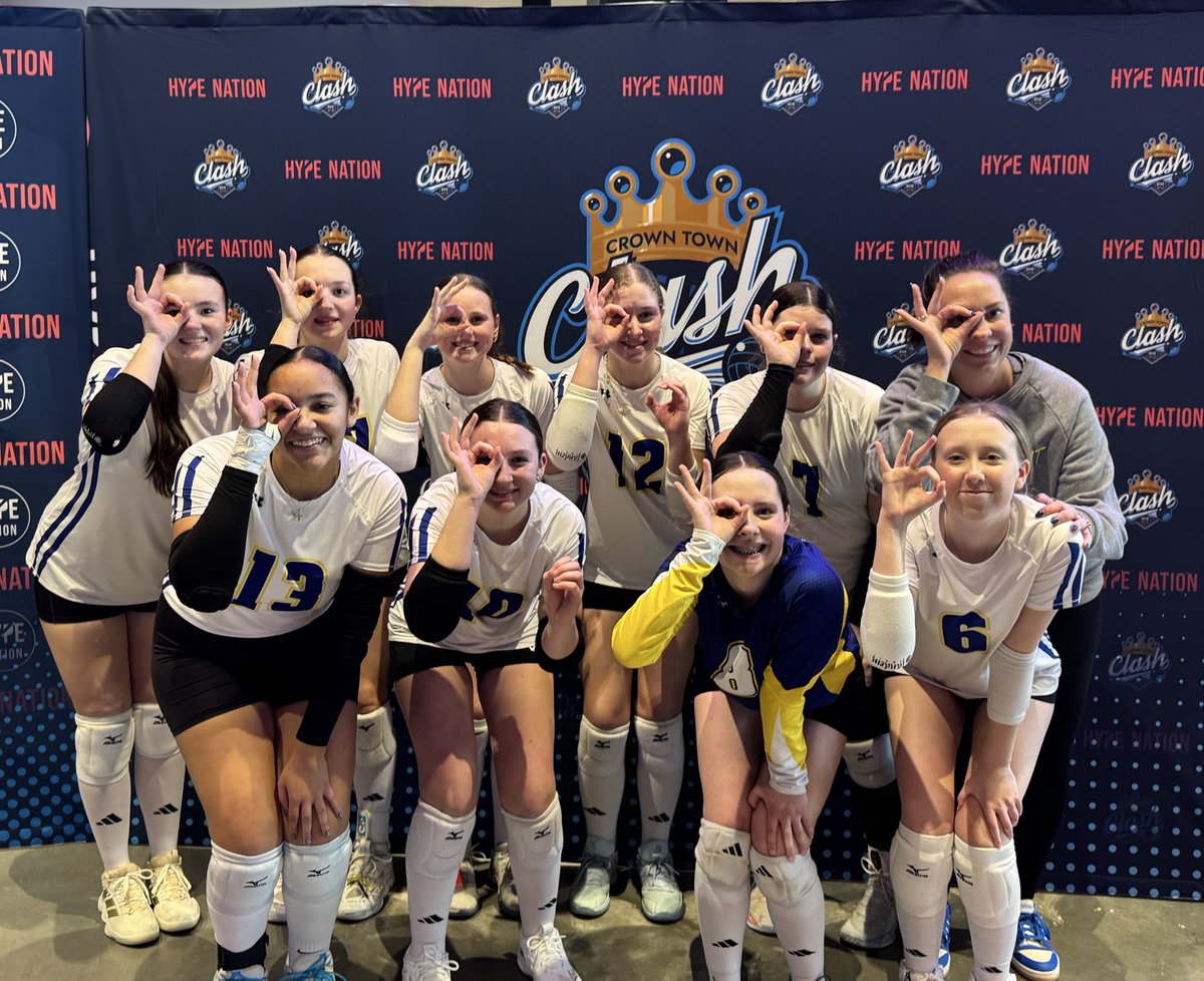 NETopFlightVBC's tweet image. 👑🏐Crown Town Clash Day 1: 3-0!

Way to go, 15 Gold. Keep it up!  💪🏼

#TopFlightFAM #GreatPlainsVB #USAV