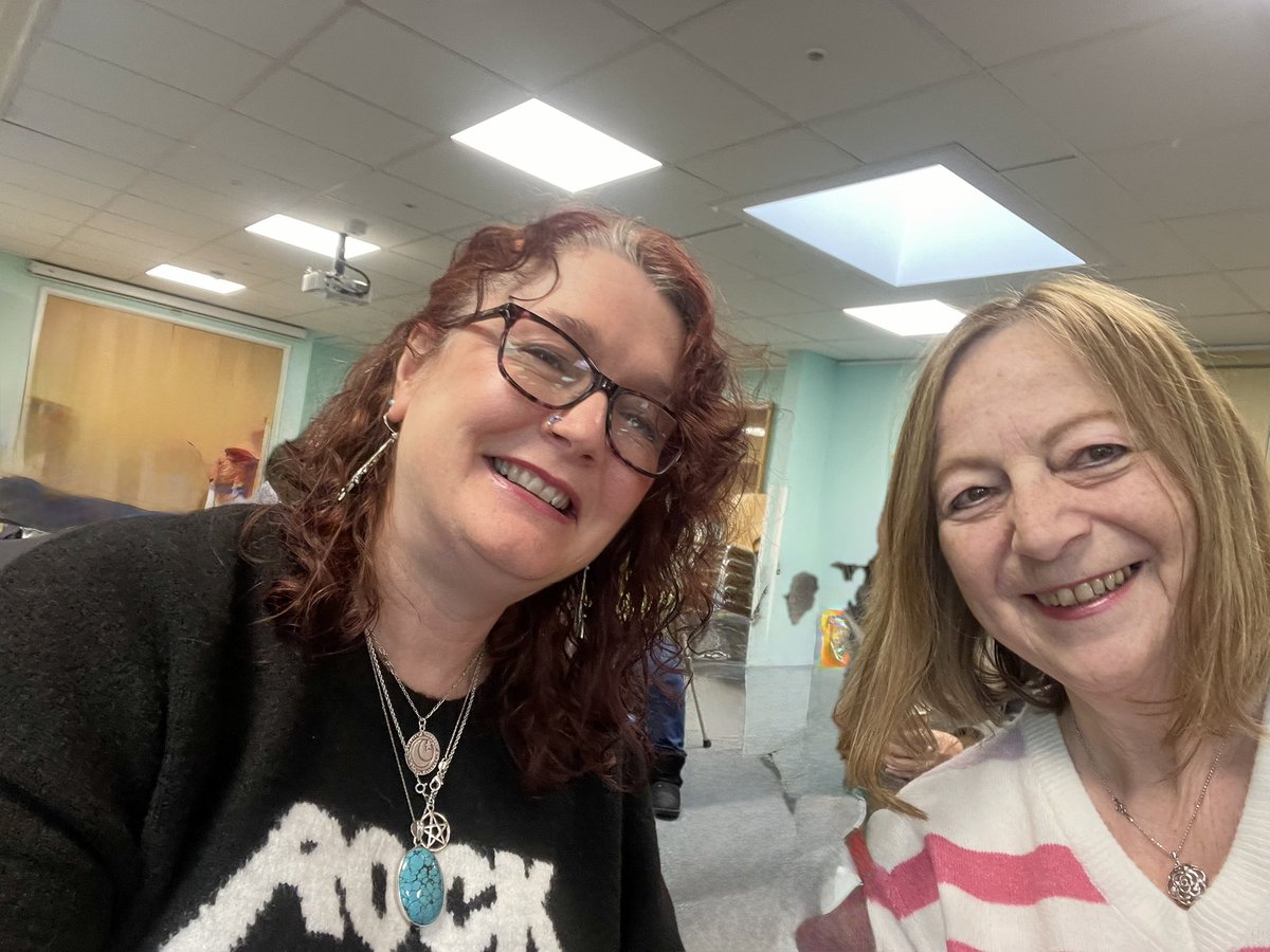 LyndaCheckley's tweet photo. Fabulous afternoon at Yate Library with @SamMills to see @JillMansell
Lovely to meet you Jill and your beautiful pens. Pink ink is the way forward!
You can buy Jillβs latest book #JustOneLookAtYou now. Itβs a great read.
#authorevent #supportyourlibrary @headlinepg https://t.co/bdhg9K6UTF