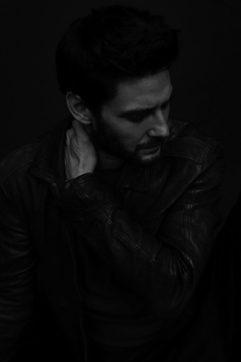 for   cain   there   can   never   be   any   joy
，  cain   is   the   man   who   killed
   his   brother，  cain   is   the   man   born   
to   witness   the   unspeakable   ﹔   
cain   is   the   man   who   hates   god．