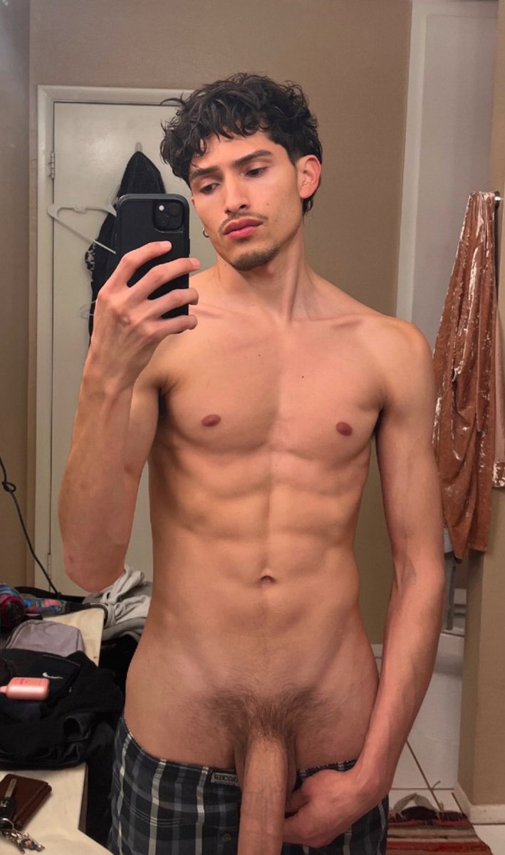aestheadache's tweet photo. in the boys bathroom likeee https://t.co/Qld3lUU0u6