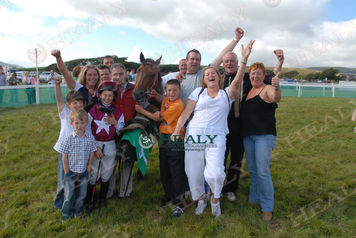 patcashhealy's tweet photo. Dingle Derby Festival 2006 Day 2 @DingleRaces
#20yearsago #archives #fromthearchive #memories #HorseRacing #HealyRacing #ReelingInTheYears #DingleRaces
The Pie and Darragh Lordan win.
(c)https://t.co/voWGTccO7K https://t.co/ASlZ1isrwJ